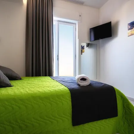 ゲストハウス Sunset マッサ・ルブレンセ